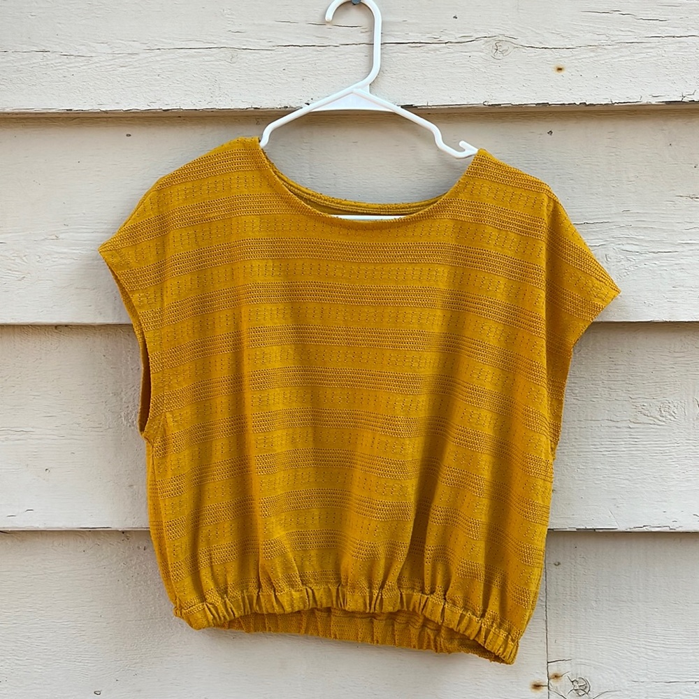 Pop of color!! Lightweight and perfect for summer.